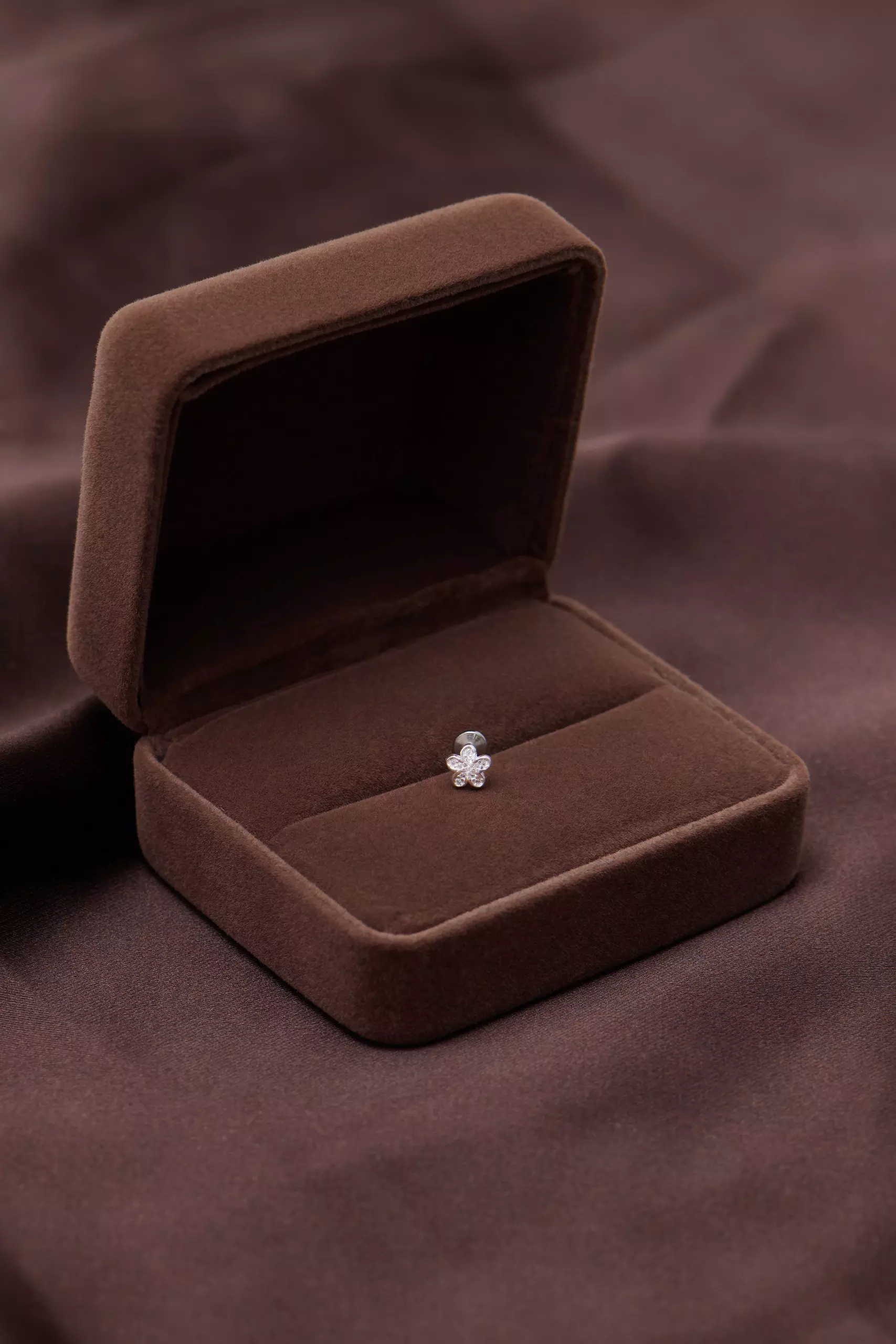Piercing Cravejado Florzinha